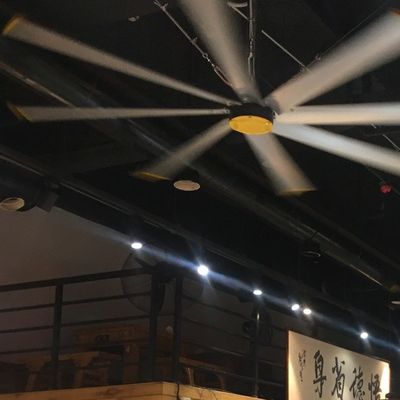 अच्छी कीमत रेस्तरां वायु शीतलन के लिए 380V/220V वोल्टेज 2.4m 8FT PMSM मोटर HVLS वेंटिलेशन वेंटिलेटर ऑनलाइन