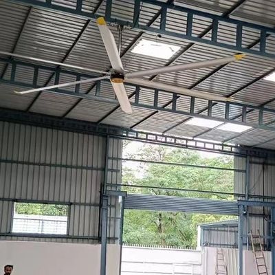अच्छी कीमत 5.0m 16FT स्थायी चुंबक सिंक्रोनस मोटर विशाल गोदाम छत प्रशंसक स्लिवर ग्रे ODM अनुकूलित समर्थन ऑनलाइन