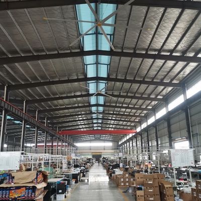 अच्छी कीमत 7गोदाम वेंटिलेशन और वायु शीतलन के लिए.3m 24FT PMSM मोटर औद्योगिक छत पंखे ऑनलाइन